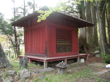 左前方からの八坂神社神輿庫